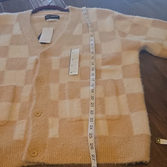 Original Use Tan and Cream Cardigan - Picture 9 of 9